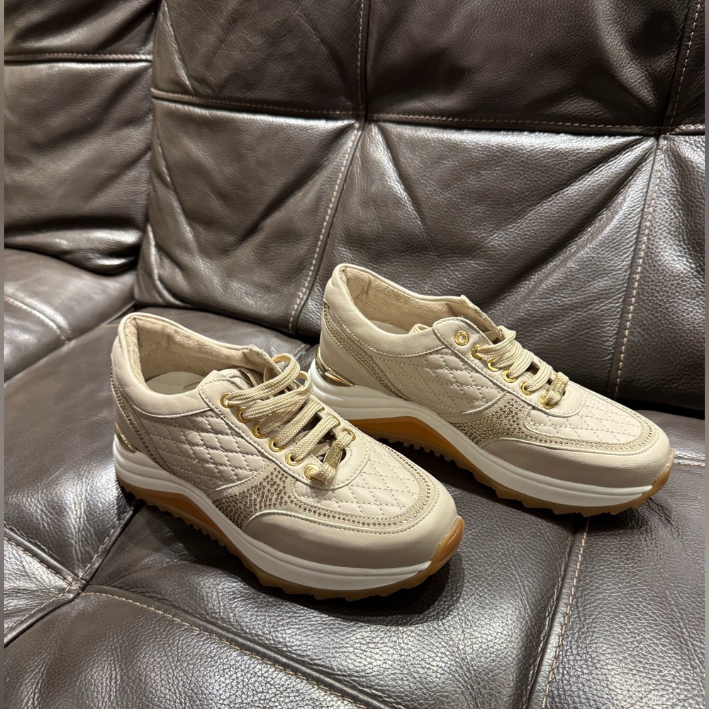 Elegant Cream Quilted Women's Sneakers